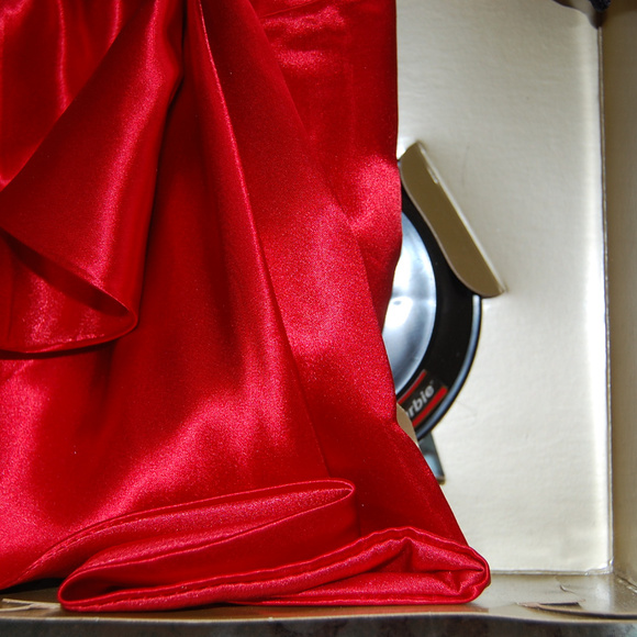 Avon Barbie - Picture 3 of 7